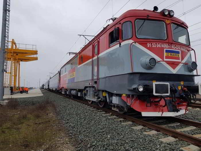 Румыния с помощью контрейлерного поезда упростила транзит фур из Венгрии в Болгарию фото