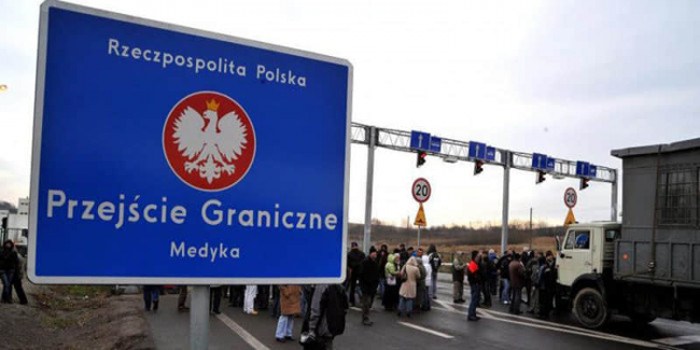 Польські перевізники поновлять блокування пункту пропуску Медика-Шегині